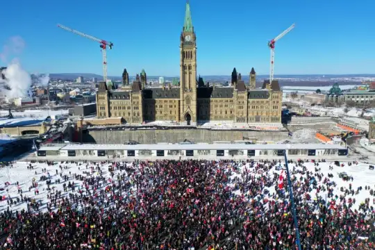 Протестиращи срещу задължителната ваксинация в Канада продължават блокадата си на