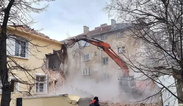 Собственици започнаха разрушаване на знаковата за българския архитектурен модернизъм сграда