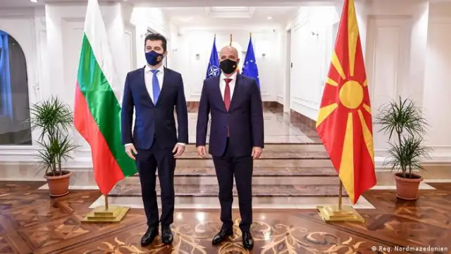 Българският премиер Кирил Петков и неговият македонски колега Димитър Ковачевски