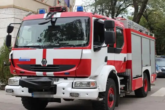 Голям пожар гори в центъра на София в жилищна сграда