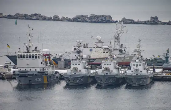 Кораб собственост на Турция беше ударен от бомба край бреговете