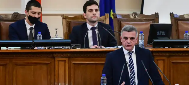 Снимка БулфотоОставката на военния министър Стефан Янев ще бъде гласувана
