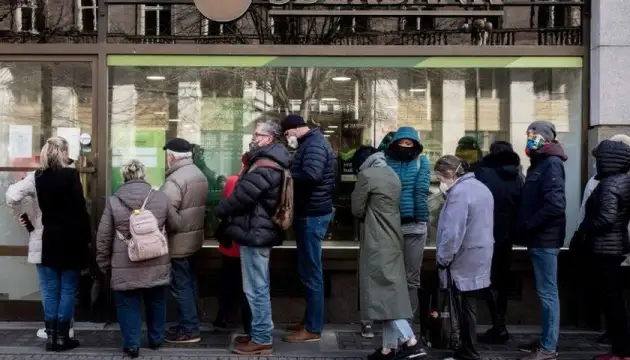 Хората напускащи Русия нямат право да изнасят повече от 10
