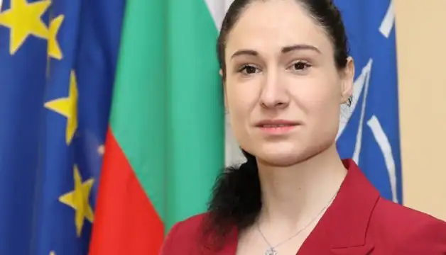 Заместник министърът на отбраната Ралица Симеонова подаде оставка Това обяви тя