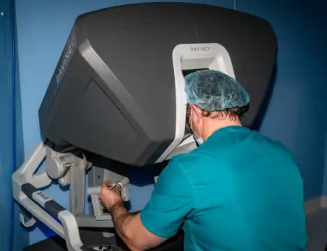 Първите операции с роботизираната хирургична система Da Vinci в УМБАЛ