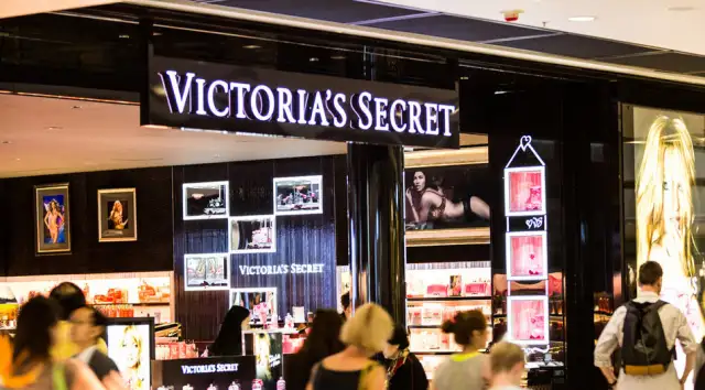 Марката за бельо Victoria s Secret спря онлайн магазина и търговските