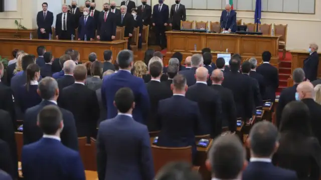 С процедури и спорове започна днешното заседание на парламента Депутатът