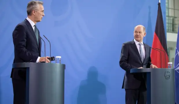 Канцлерът на Германия Олаф Шолц и Генералният секретар на НАТО
