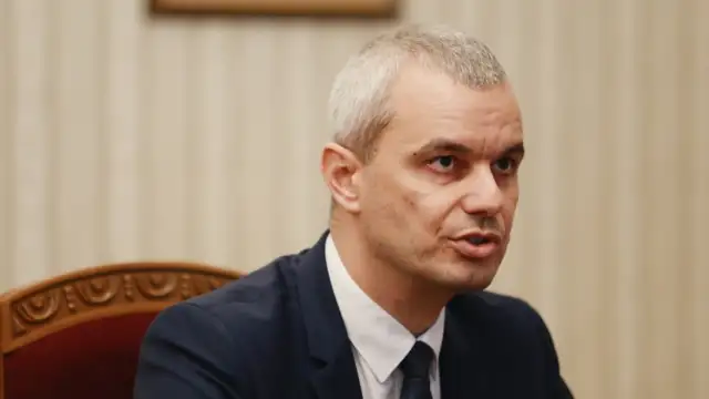 Лидерът на Възраждане Костадин Костадинов обвърза ареста на бившия премиер
