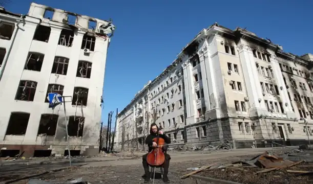 Денис Карачевцев е свирил на виолончело в някои от най престижните