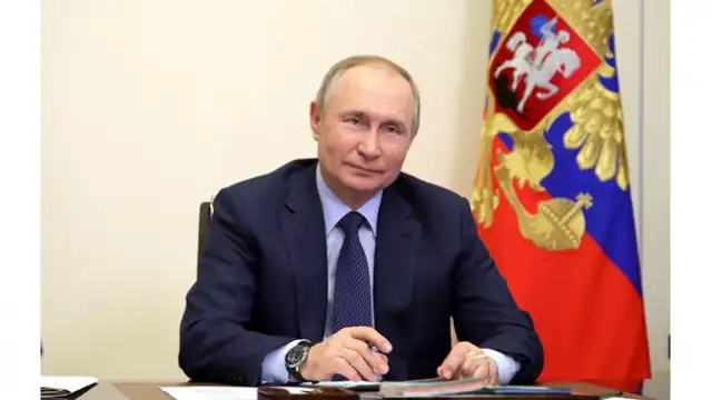 Владимир Путин е постоянно придружаван от лекар който специализира рак