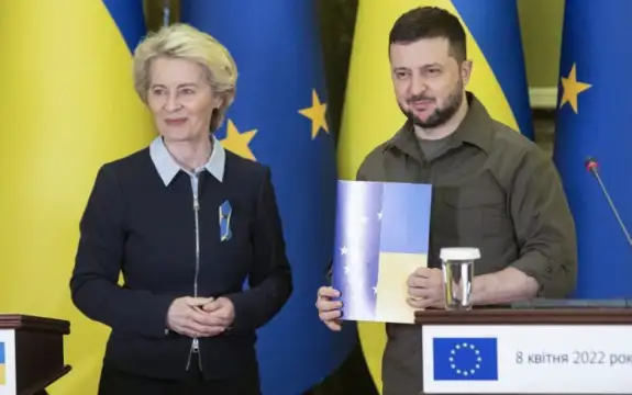 Украйна принадлежи към европейското семейство това заяви председателят на Европейската
