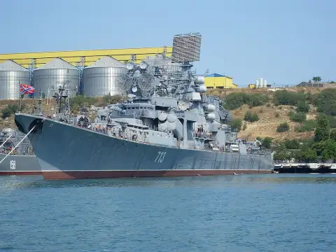 Руското министерство на отбраната съобщи че ракетният крайцер Москва флагманът