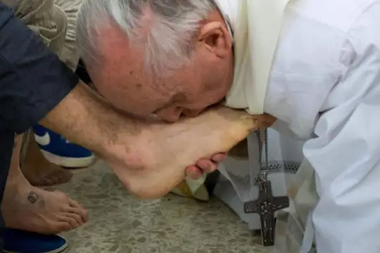 Папа Франциск отпразнува тазгодишната Страстна седмица с ритуал за измиване