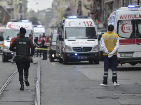 Експлозия в квартал Бейоглу в Истанбул наложи евакуация на хората