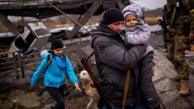 Близо пет милиона души са напуснали Украйна след нахлуването на