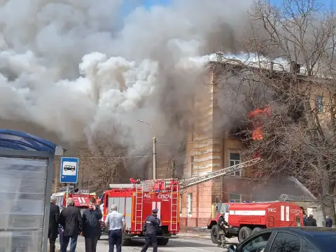 Снимка Комсомолска правда Броят на загиналите при пожар в сградата на