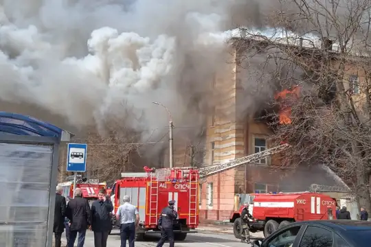В руския град Твер се запали сградата на Централния изследователски
