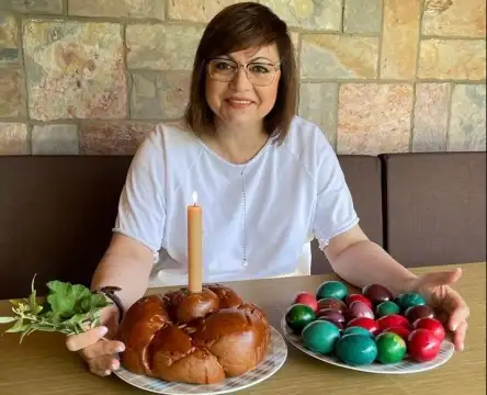 Председателят на БСП Корнелия Нинова честити Великден на чрез профила
