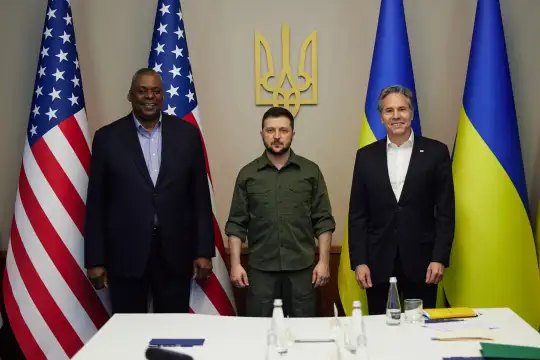 Визитата на високопоставените американски делегати в Киев в този момент