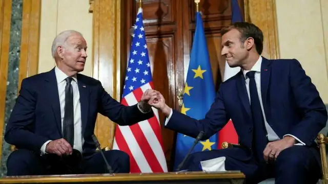 Преизбраният френски президент Еманюел Макрон и американският му колега Джо