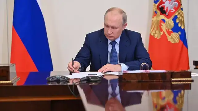 Руският президент Владимир Путин подписа закон за премахване на опростената