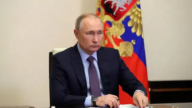 Руският президент Владимир Путин подписа закон който опростява данъчната регистрация