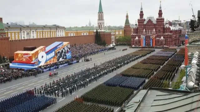 За пореден ден в Москва репетират за ежегодния Парад за
