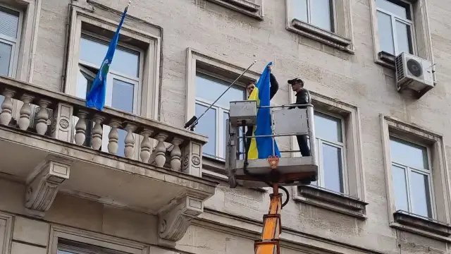 Днес Възраждане София свали знамето на Украйна от Столична