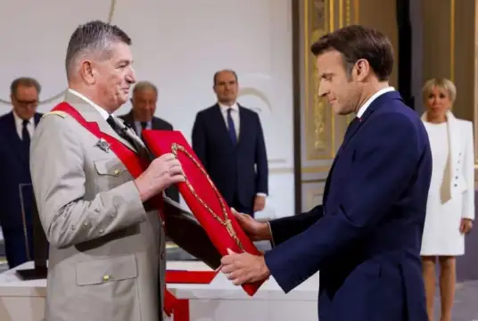СНИМКИ БТАФренският президент Еманюел Макрон обеща да изгради по силна Франция