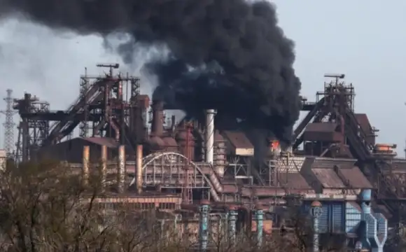 Последните украински цивилни които бяха в капан в стоманодобивния завод