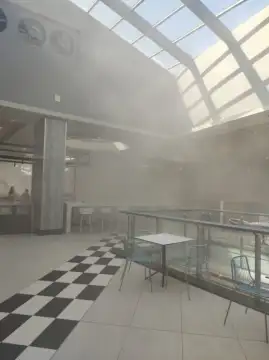 Пожар гори в мола на Цариградско шосе в София съобщи
