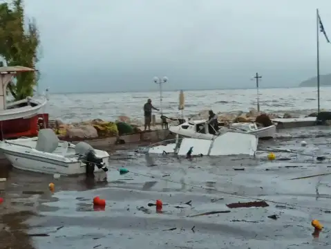 Силна буря удари няколко гръцки острова един човек е в