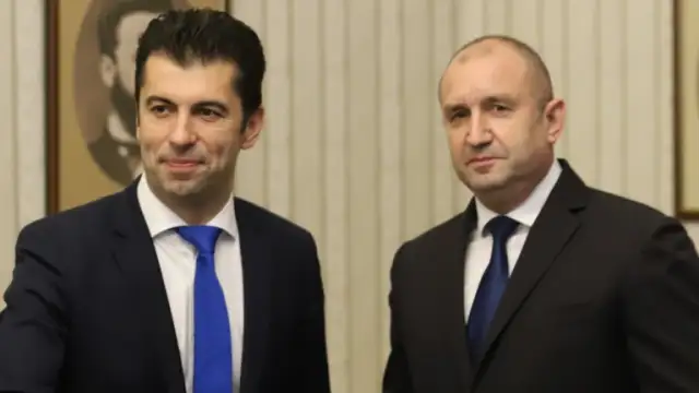 В свое видеообръщение премиерът Петков призовава президента Радев да свика