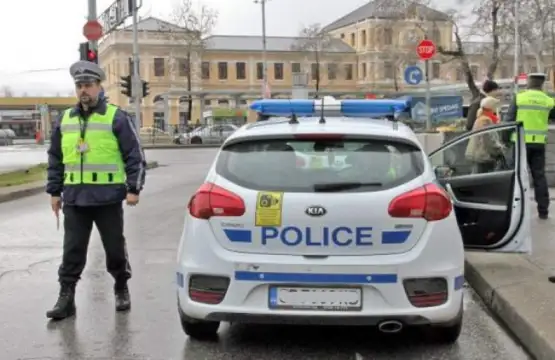 Германски гражданин нападна двама служители на Пътна полиция Това се