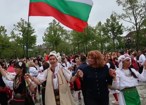 Звучният български език богатите български традиции ни отличават в калейдоскопа