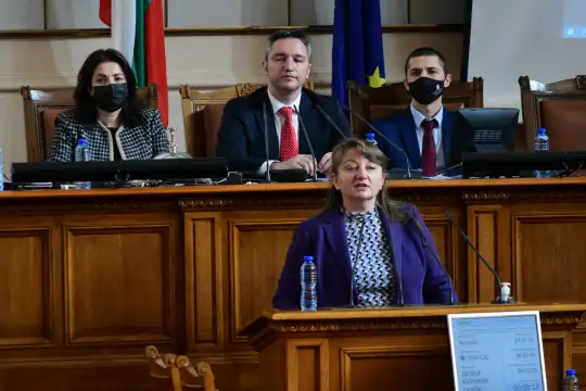 ГЕРБ иска оставката на вицепремиера Калина Константинова заради издънката с