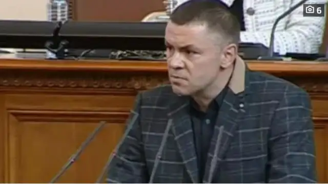 Министърът на иновациите Даниел Лорер порица съпартиеца си Христо Петров