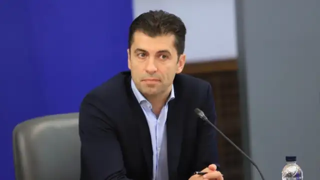 В 15 30 гледаме изявлението на Слави Трифонов изтегля министри щели