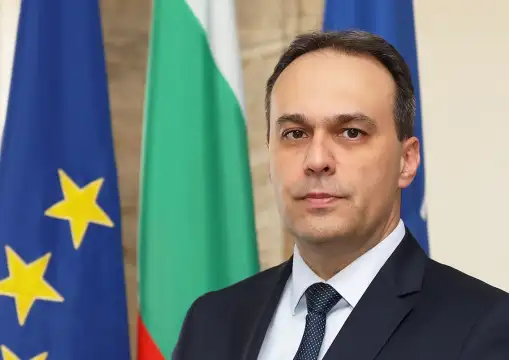 Министърът на отбраната Драгомир Заков щеучаства в срещата на министрите