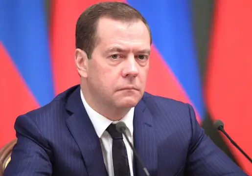 Бившият руски президент Дмитрий Медведев се подигра с посещението на