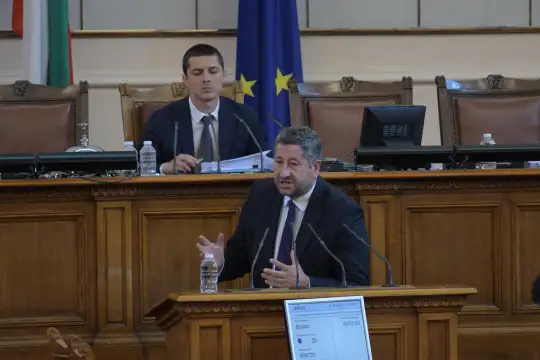 СНИМКА БУЛФОТО Френското предложение за европейски гаранции по изпълнение на българските