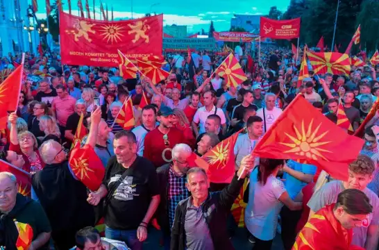 Председателят на опозиционната ВМРО ДПМНЕ Християн Мицкоски призова правителството на