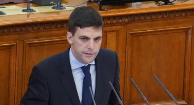Депутатът Никола Минчев от Продължаваме промяната взе думата от парламентарната