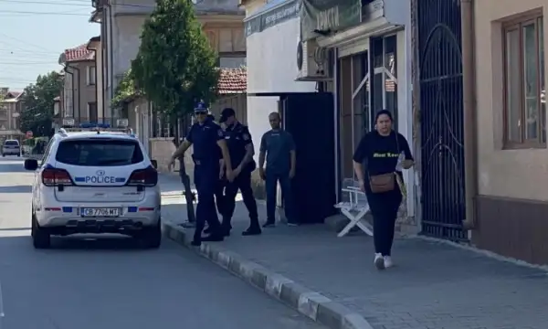 СНИМКА БНТСпециализирана полицейска операция се провежда в Нова Загора ден