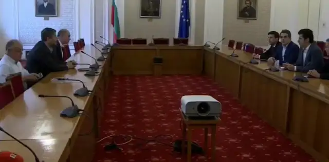 Продължаваме промяната започна преговори с Демократична България Срещата е втората