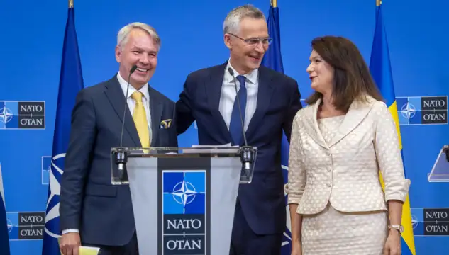 Страните от НАТО подписаха протокола за приемане на Швеция и