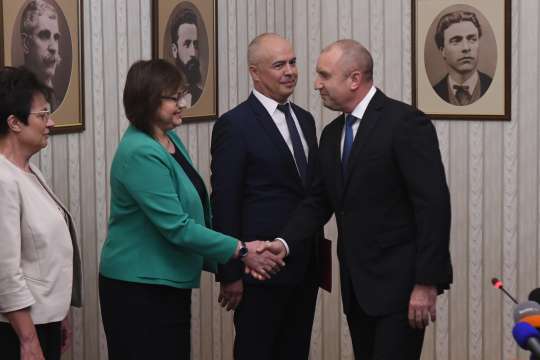 СНИМКА БУЛФОТО БСП за България ще върне днес на президента Румен