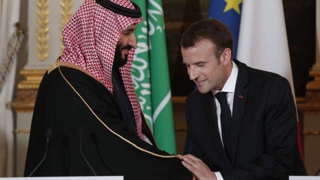 Френският президент Еманюел Макрон и саудитският престолонаследник принц Мохамед бин