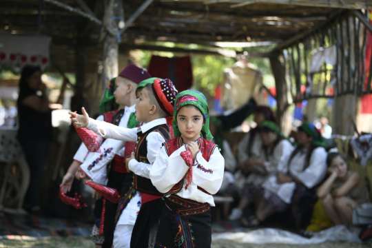Снимки Петко СтанчевФестивалът на Етносите багрите и котленския килим ви
